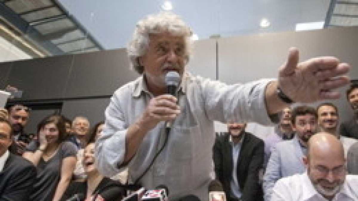 Immagine di Lo odio e lo amo. Ecco gli sms con Christian Rocca. «Meglio di Hitler»