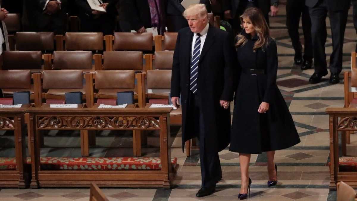 Immagine di Trump e il Vaticano, il debito greco e i piani di Netflix. Di cosa parlare stasera a cena