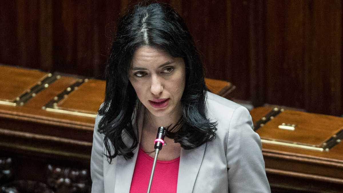 Immagine di La danza intorno ad Azzolina