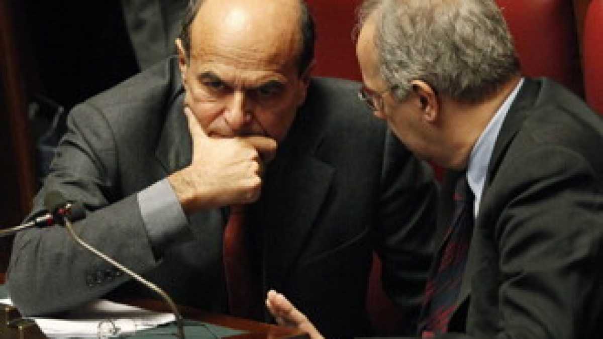 Immagine di Le mosse di Bersani per incastrare Renzi e la scelta di Veltroni sulle primarie