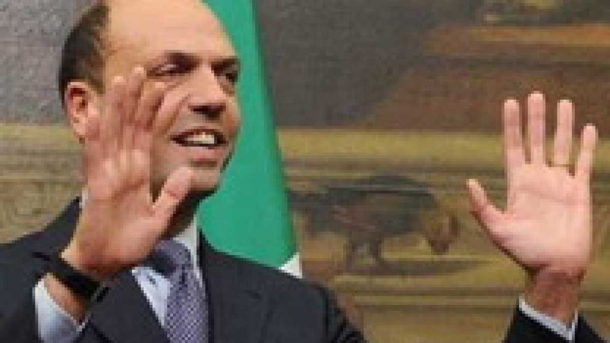Immagine di Alfano: "Passi avanti da Letta, ma ancora ci sono nodi da sciogliere"
