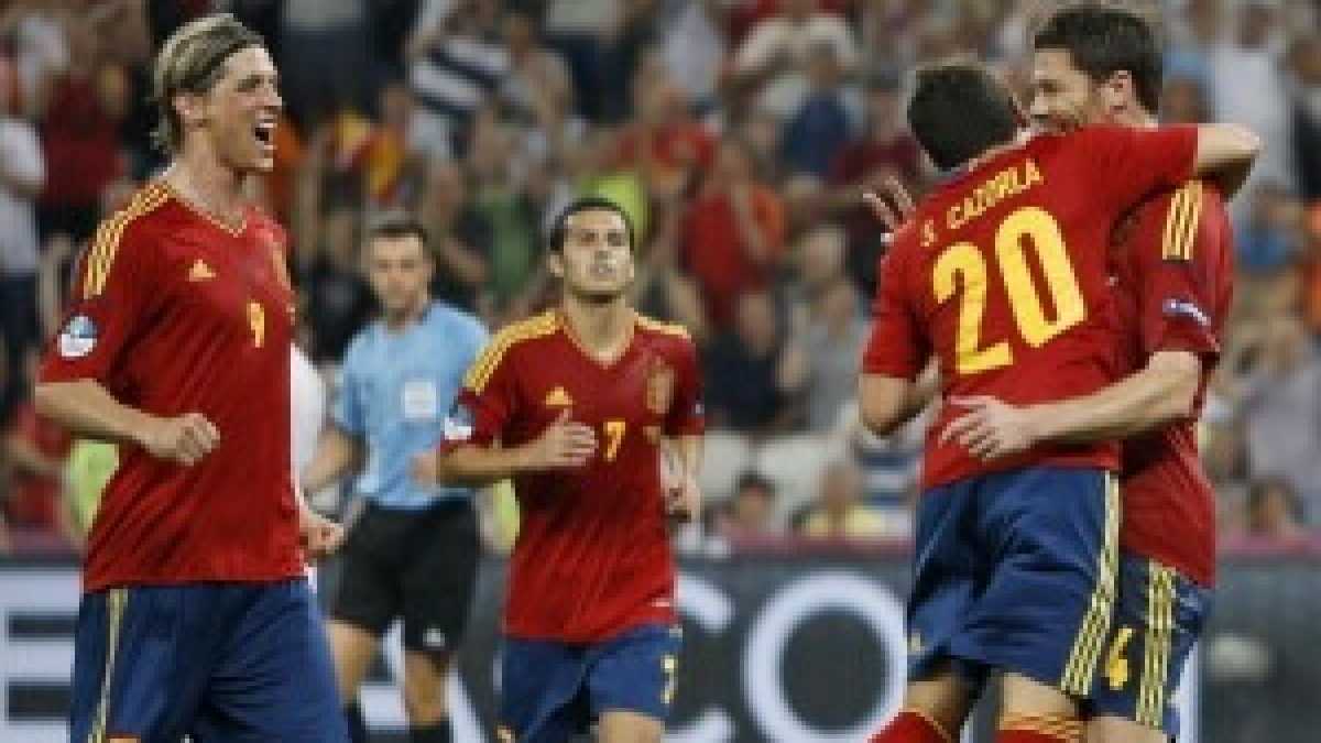 Immagine di La Spagna gioca da sola contro la Francia e si merita la semifinale
