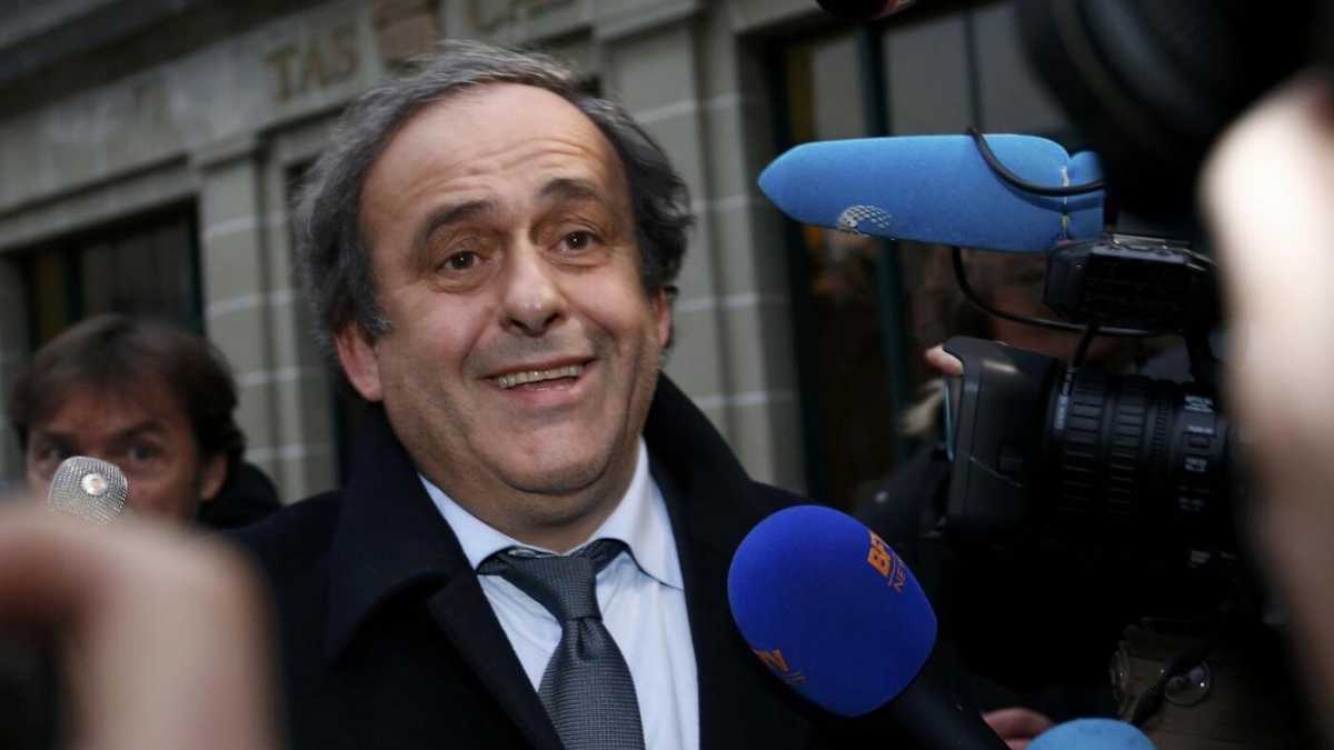 Immagine di Nemica Merkel, riconquistare Ramadi e Michel Platini. Di cosa parlare stasera a cena