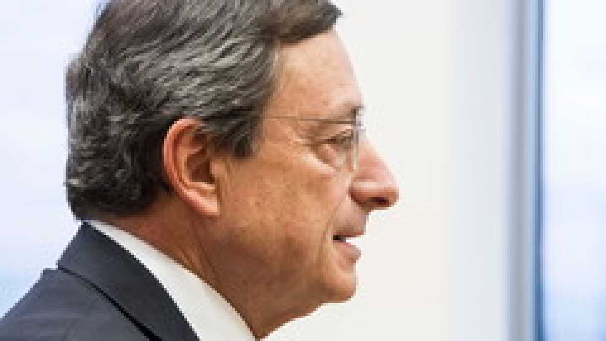 Immagine di Draghi garantisce tempo a Renzi. S’avanza l’idea di una Bce “salva debito” per chi sa rigare dritto