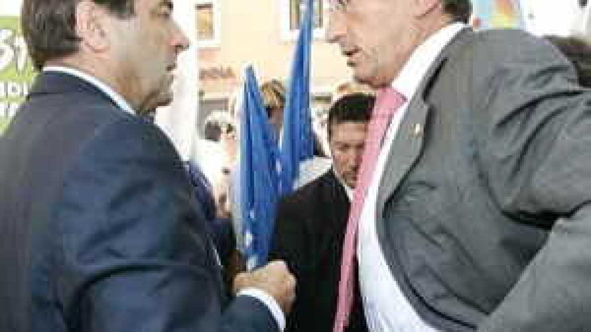 Immagine di Squillo di manette, ed ecco il ritorno dei morti perdenti. Fini e Di Pietro