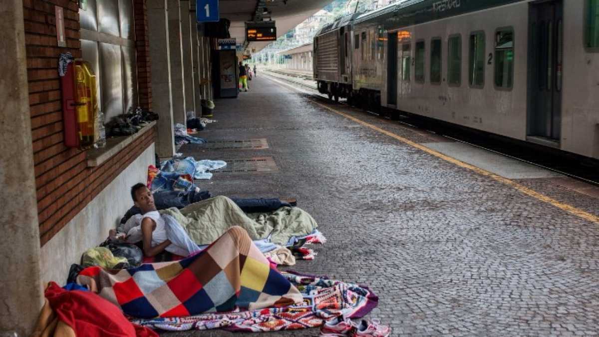 Immagine di La Francia si fa beffe del diritto e rimanda in Italia i migranti
