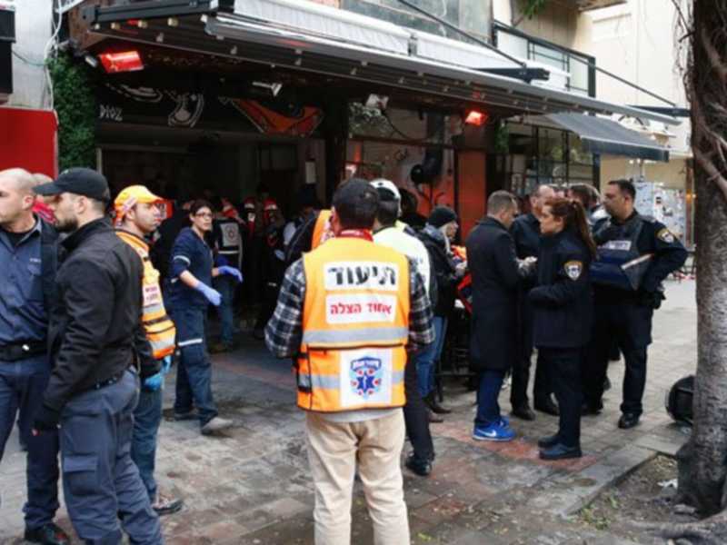 Sparatoria a Tel Aviv: 2 morti e 8 feriti. La polizia cerca un arabo-israeliano