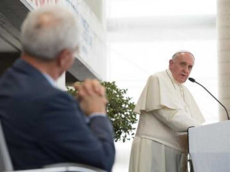Papa Francesco oggi a Caserta (foto LaPresse)