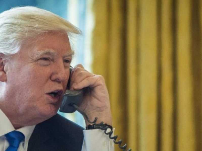 Washington, le telefonate di Trump a Merkel e Putin dalla sala ovale (foto LaPresse)