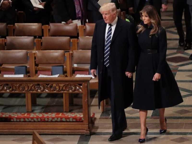 Donald Trump in chiesa con la moglie Melania (foto LaPresse)