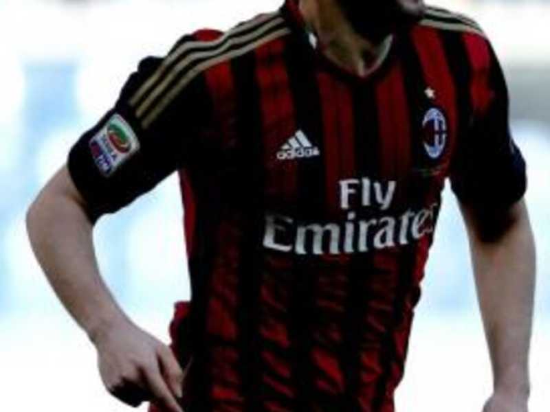 La scommessa azzeccata del Milan su Taarabt e quella sbagliata dell'Inter su Milito