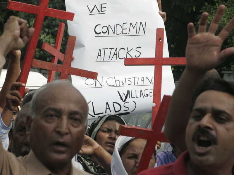 Cristiani del Pakistan protestano contro le violenze perpetrate dai musulmani (foto AP)