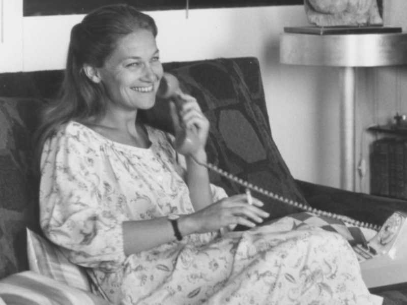 I lettori francesi ricordano Elisabeth Badinter come la ragazza dagli occhi celesti, i capelli biondo-cenere pettinati all&rsquo;indietro, il trucco leggero: una bellezza discreta ed elegante