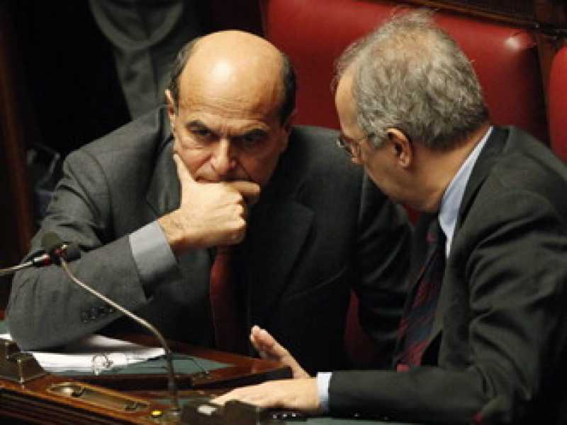 Le mosse di Bersani per incastrare Renzi e la scelta di Veltroni sulle primarie
