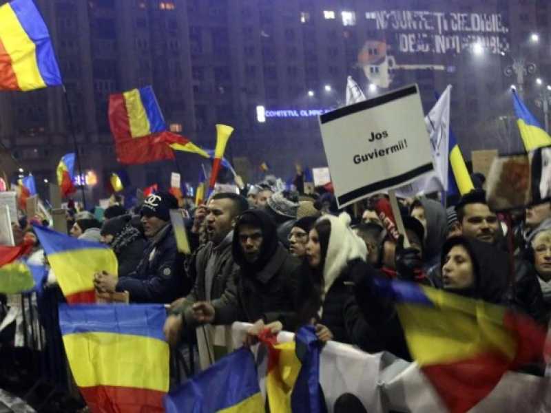 Le proteste a Bucarest (foto LaPresse)