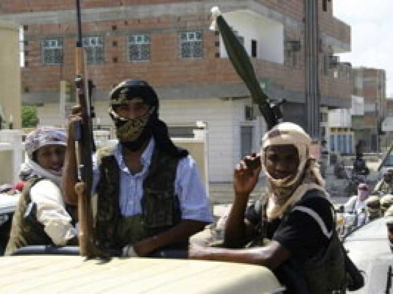 Haftar sfugge a un attentato suicida contro la sua base