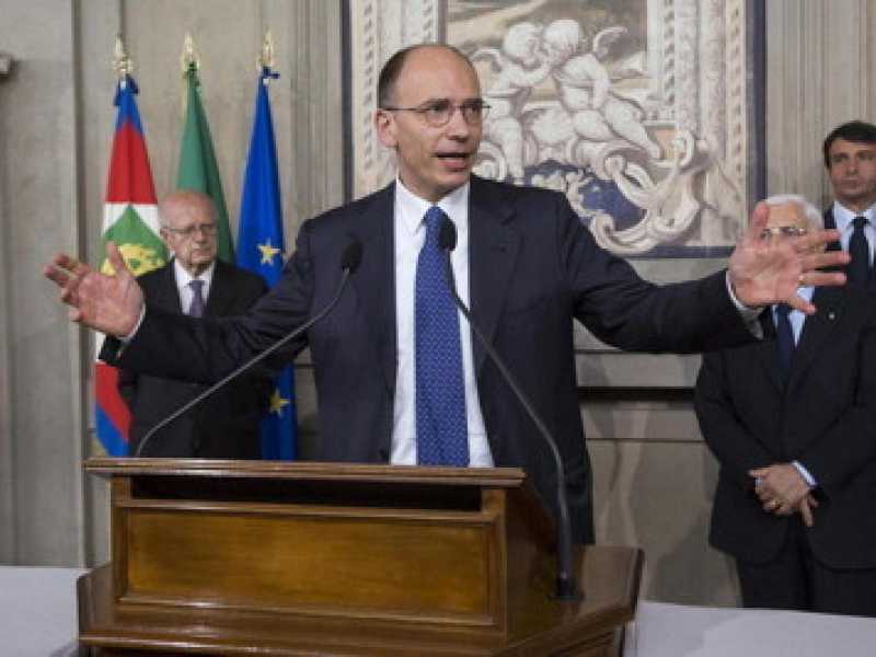 Napolitano dà l'incarico a Letta che accetta con riserva