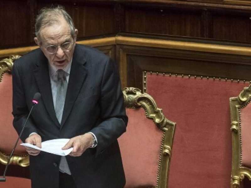 Il ministro dell'Economia Pier Carlo Padoan (foto LaPresse)