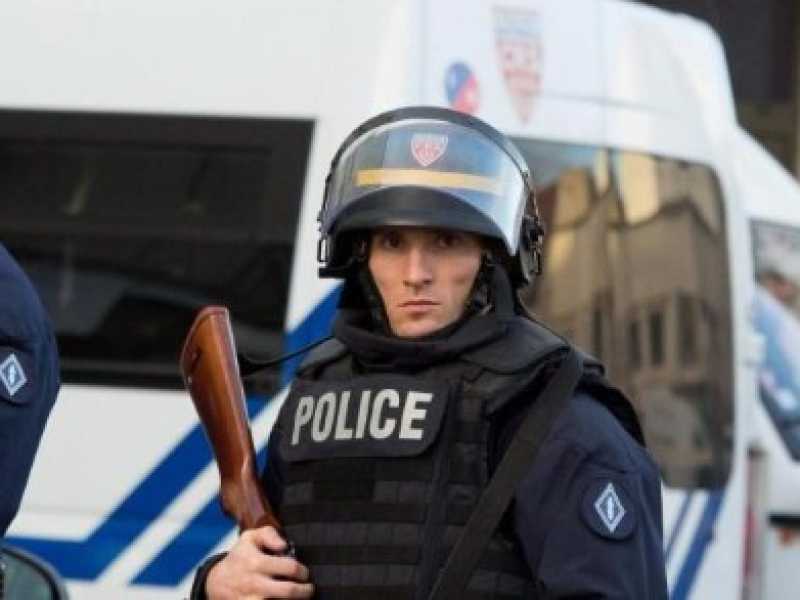 Operazione anti terrorismo in Francia (foto LaPresse)
