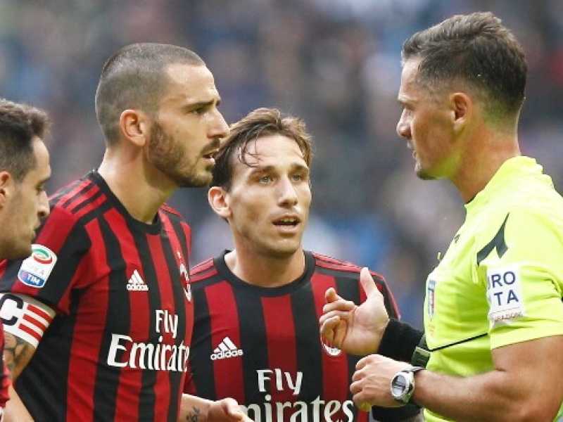 Leonardo Bonucci espulso durante la partita contro il Genoa (foto LaPresse)