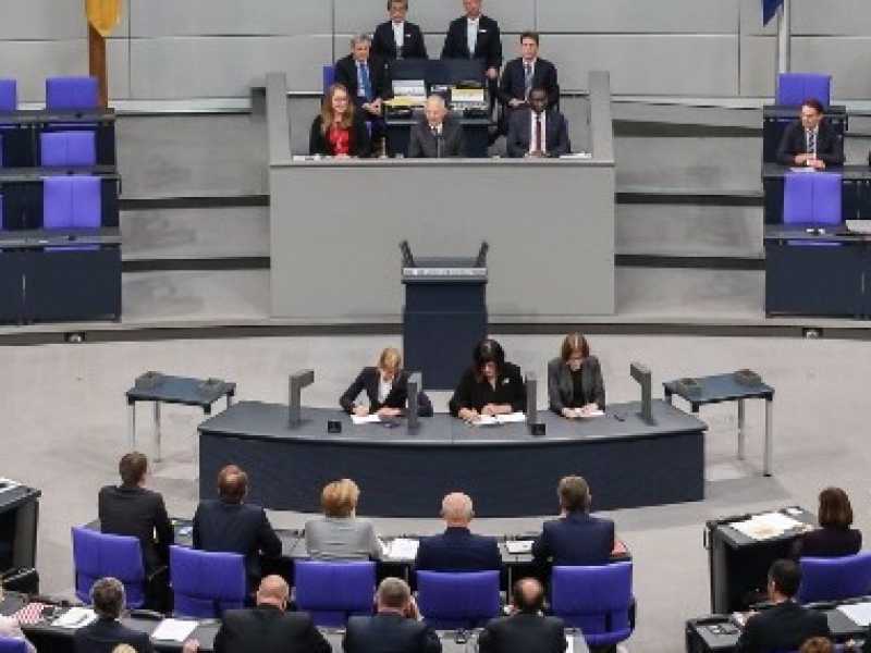 Un'immagine della prima riunione del Bundestag (foto LaPresse)