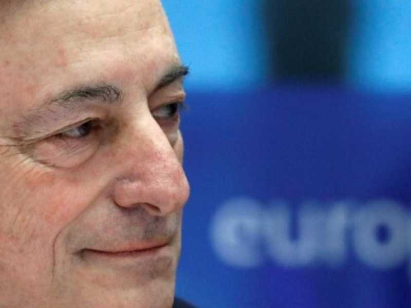 Bruxelles, il presidente Bce Mario Draghi alla commissione affari monetari (foto LaPresse)