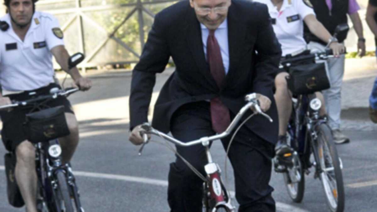 Immagine di Al Campidoglio c’è un Caligola in bici che vuole chiudere i Fori imperiali