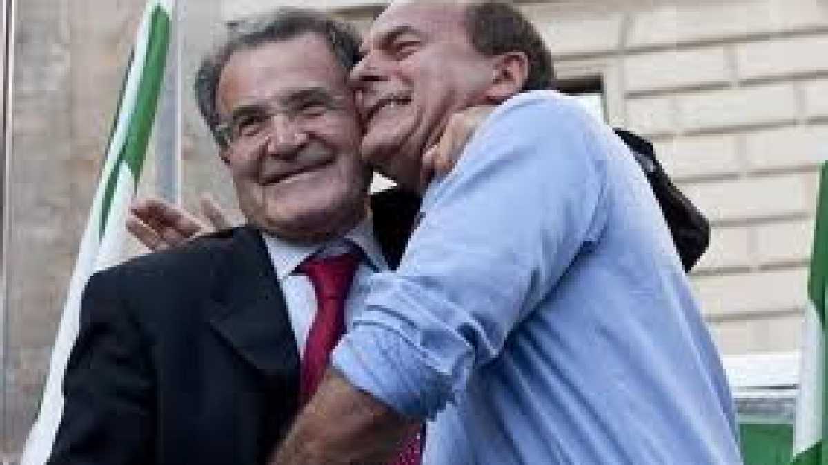 Immagine di Bersani incassa il “sì” di Prodi e studia due mosse (anti Renzi) per il 2013