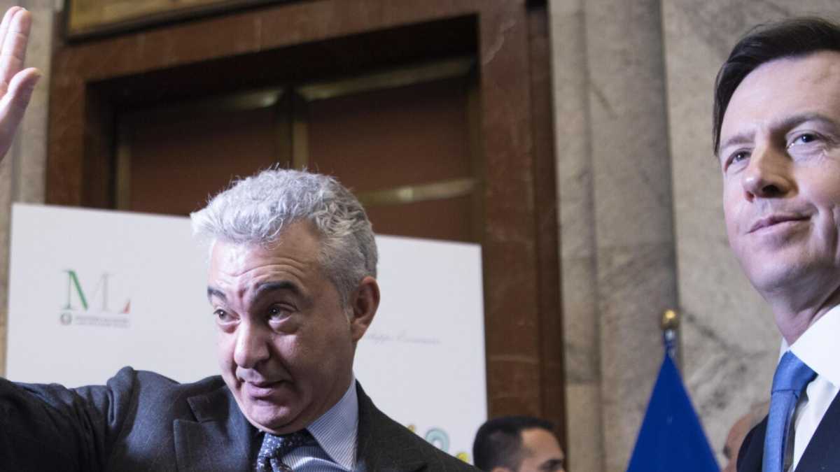 Immagine di Banchi di nebbia sulle scuole