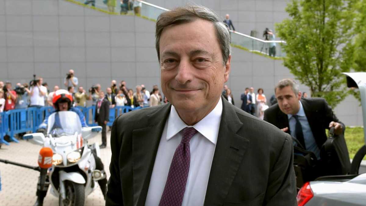Immagine di Draghi, l'uomo che manovra la catapulta del denaro