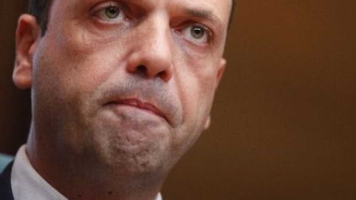 Immagine di Alfano: "Se ci sono indagati non mi candido"