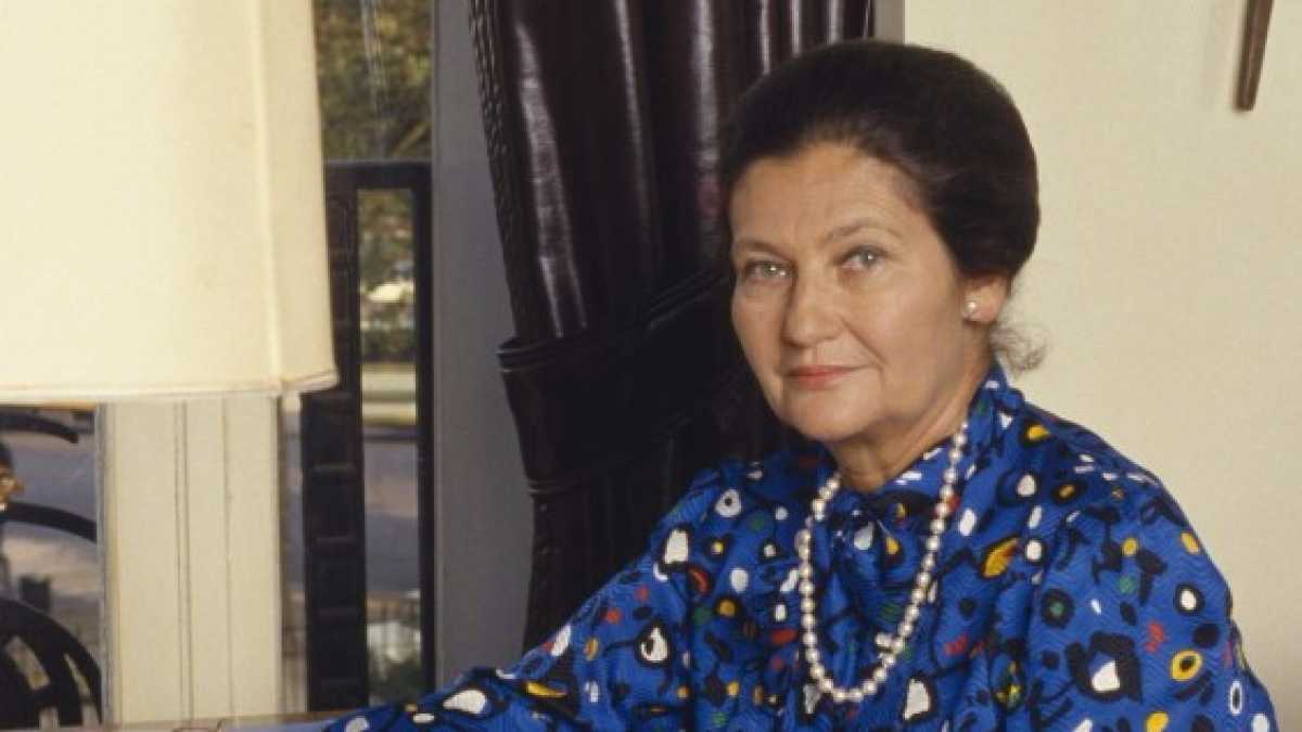 Immagine di Simone Veil all’Académie française, ma c’è chi la chiama Musa della morte