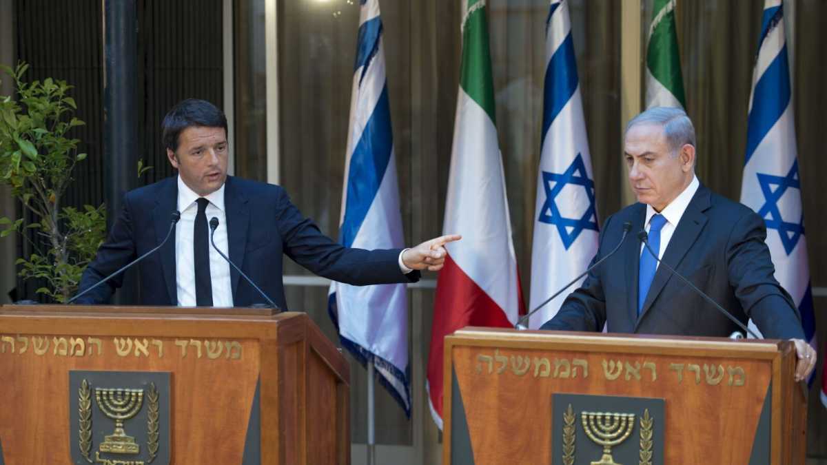Immagine di Renzi parla alla Knesset mentre in Grecia è il giorno del secondo voto sugli aiuti dell'Ue