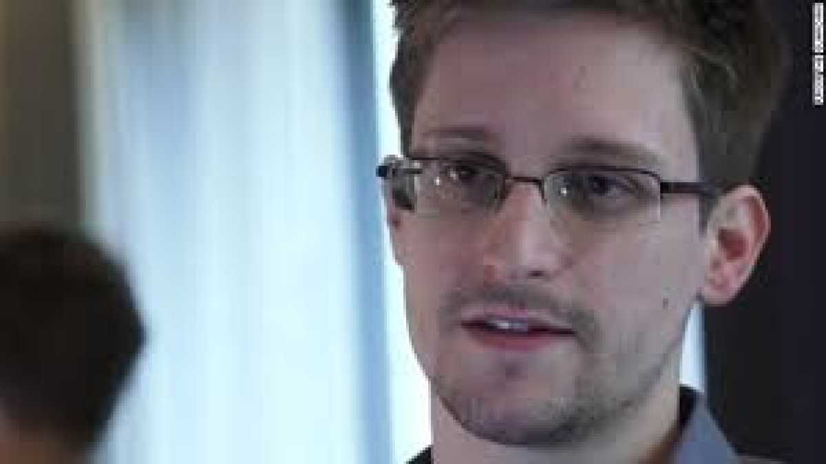 Immagine di Mr. Snowden per tutti è un eroe, ma per Obama è un traditore o una spia