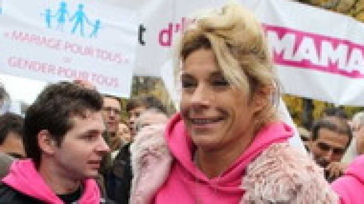 Immagine di Così Frigide, l’amica dei gay, ha riempito le piazze contro le nozze gay