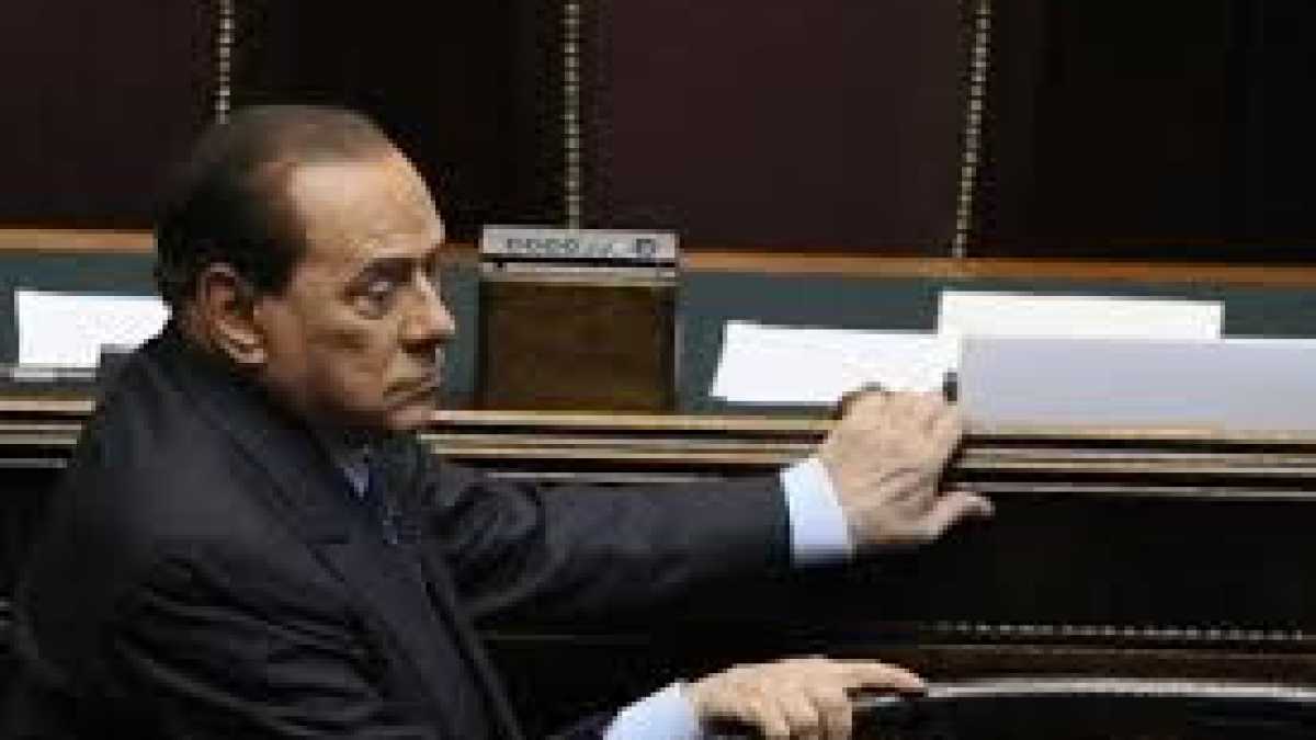 Immagine di La giostra del Cav. pare fermarsi sulla crisi, ma poi riparte pazzamente