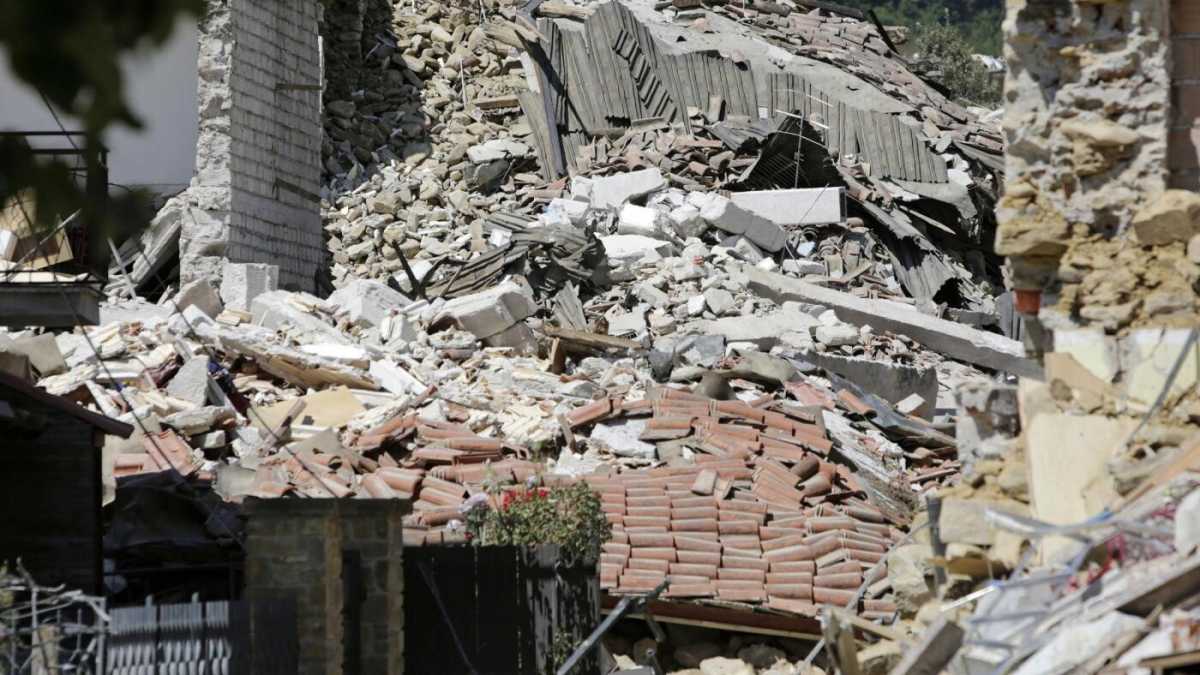 Immagine di Le prime misure economiche post terremoto e le prove di dialogo tra Ue e Turchia. Le notizie del giorno, in breve