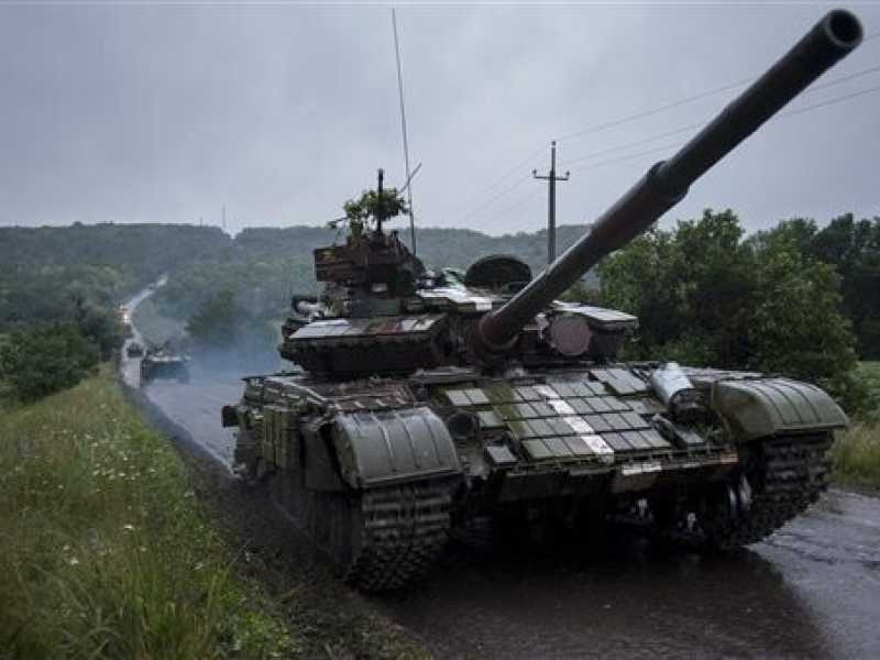 Un carroarmato ucraino nella regione di Kharkiv, nell'Ucraina orientale (Foto Ap)