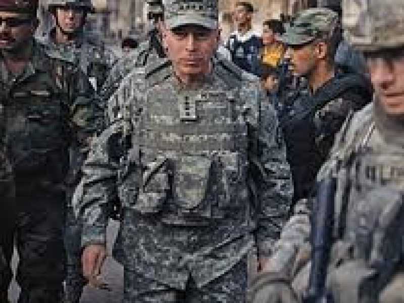 Richiamate Petraeus