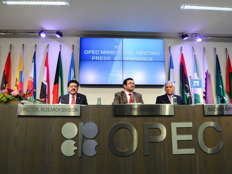 Un tumultuoso vertice Opec arrangia un compromesso tra sauditi e iraniani