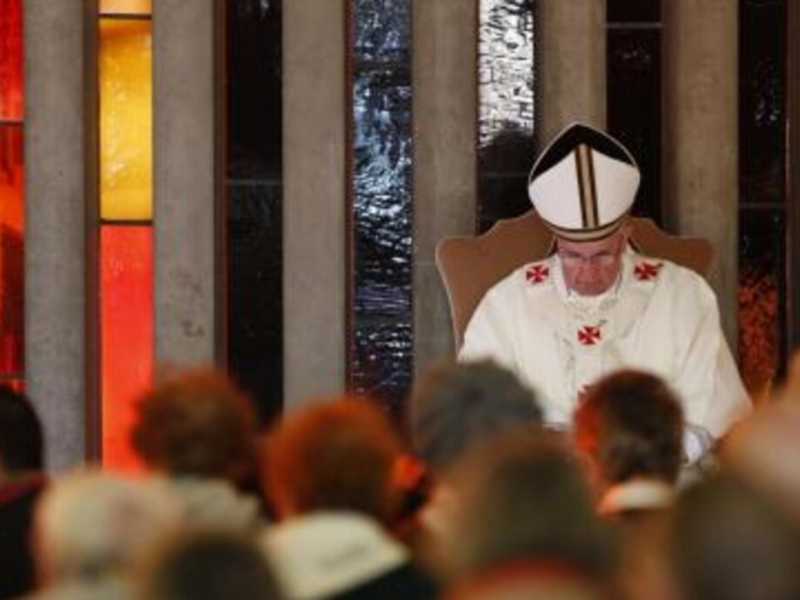 La Via Crucis in silenzio di Francesco