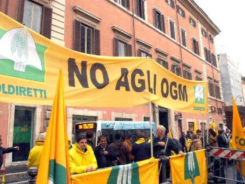 Una manifestazione contro gli Ogm della Coldiretti (Foto Ap)
