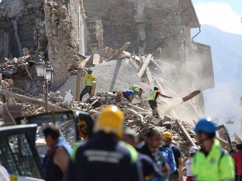 I soccorsi ad Amatrice (foto LaPresse)