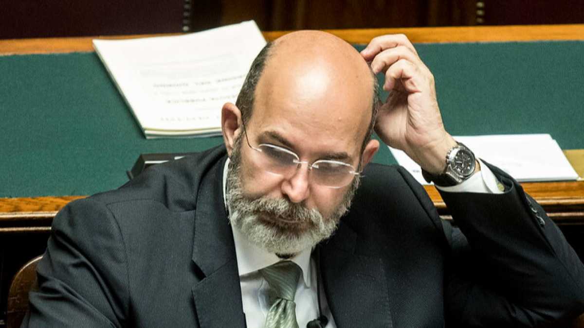 Immagine di Vito Crimi è un enigmista