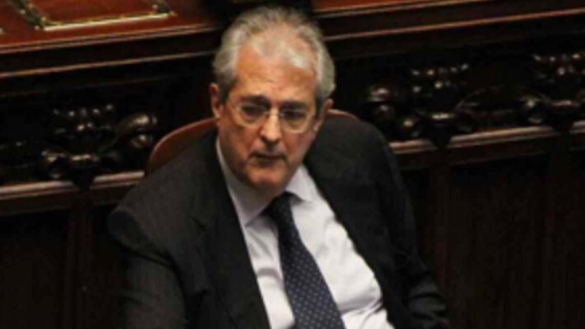 Immagine di Saccomanni caldeggia vie diverse dal credito bancario per aiutare le imprese. Parla Zadra