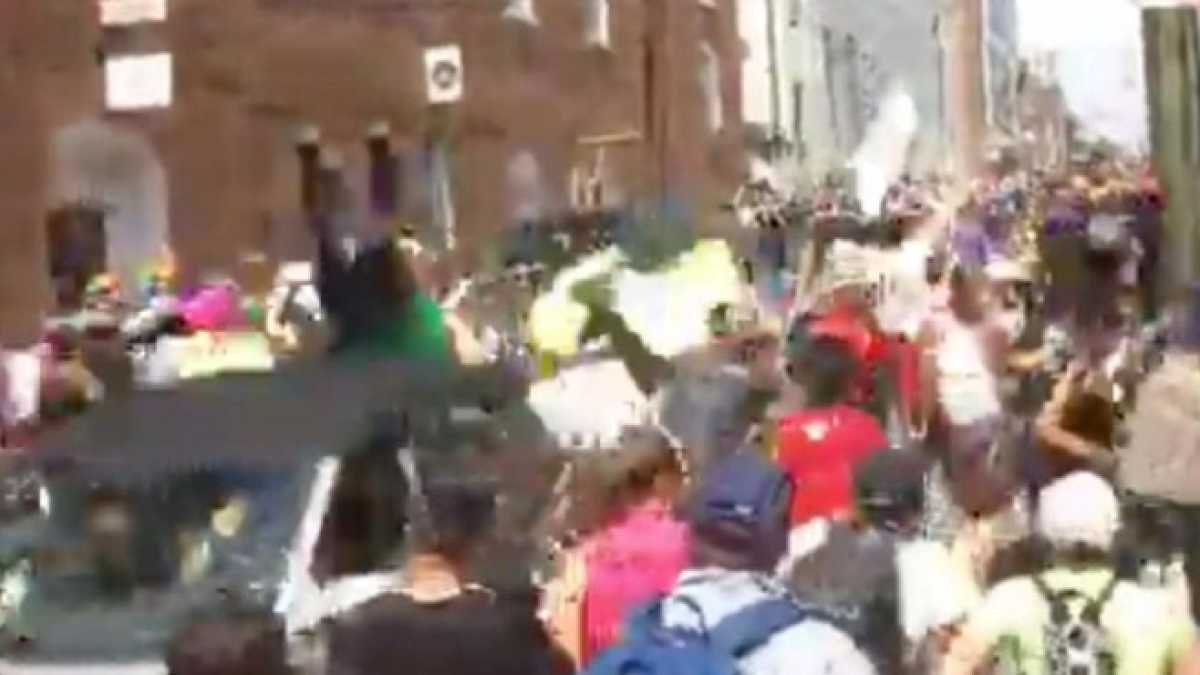 Immagine di Una giornata a Charlottesville, la retromarcia di Haftar e il mango perfetto. Di cosa parlare stasera a cena