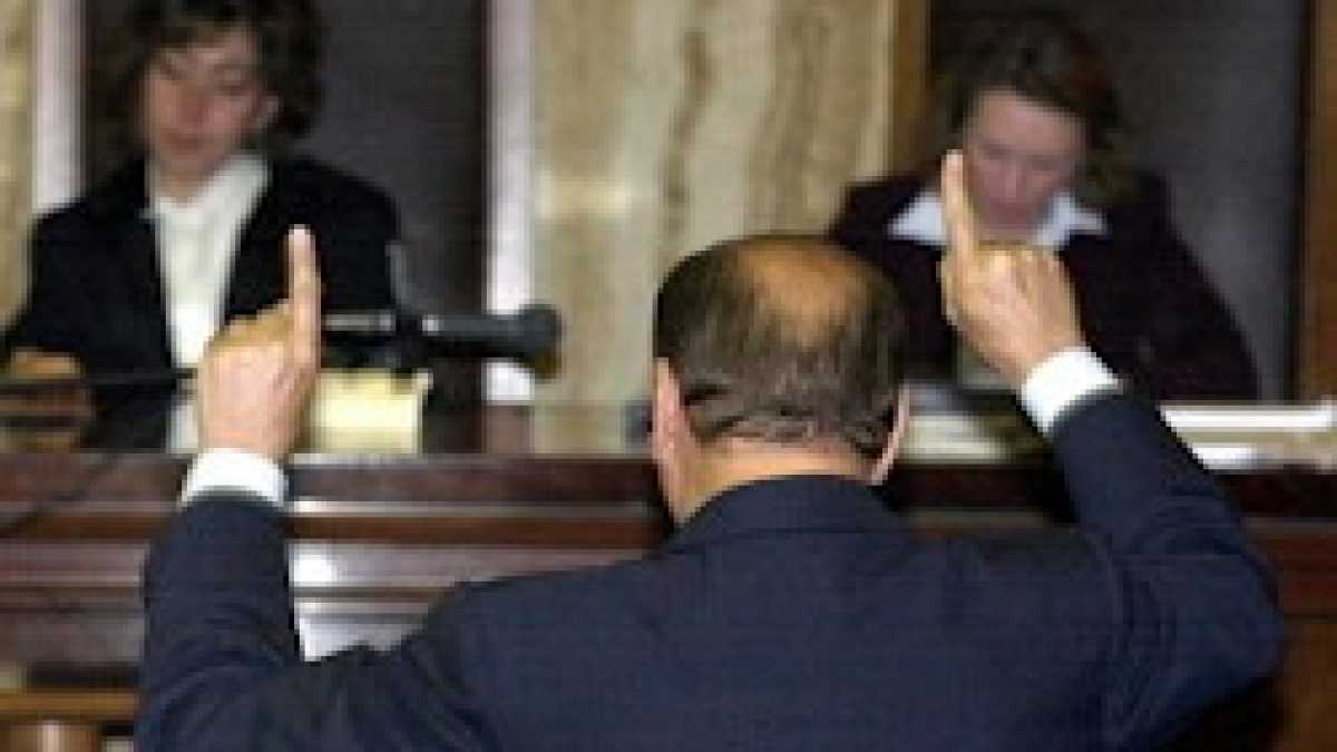 Immagine di Cavarsela, come ha fatto il Cav., vuol dire tante cose