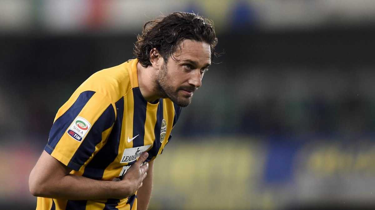 Immagine di Luca Toni, il Verona e il cucchiaio per dirsi addio