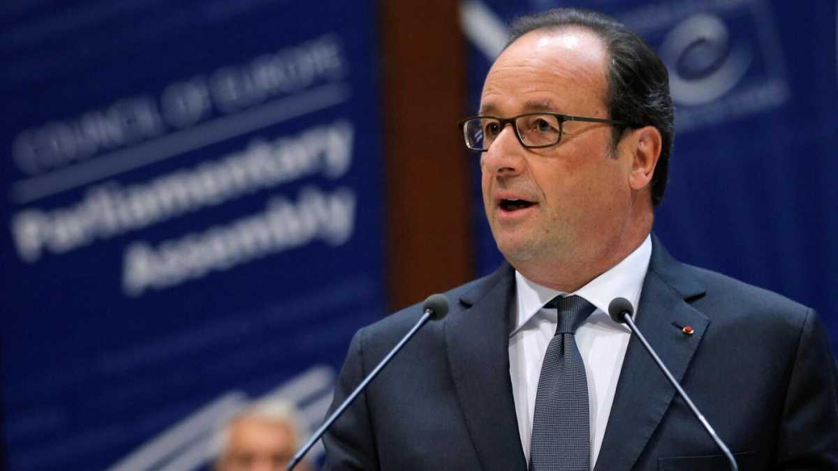 Immagine di L’Ue che non si pronuncia sulla manovra e Hollande che invoca l'hard Brexit. Le notizie del giorno, in breve