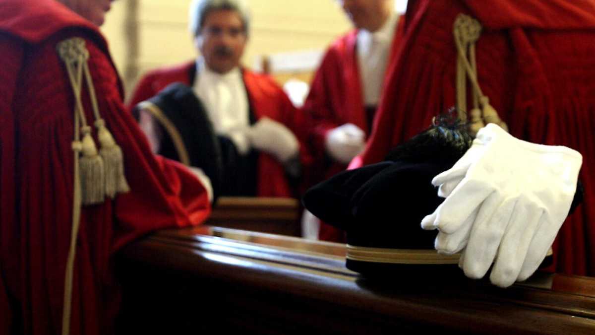 Immagine di Perché la Consulta va riformata. Parla un ex giudice, Cassese